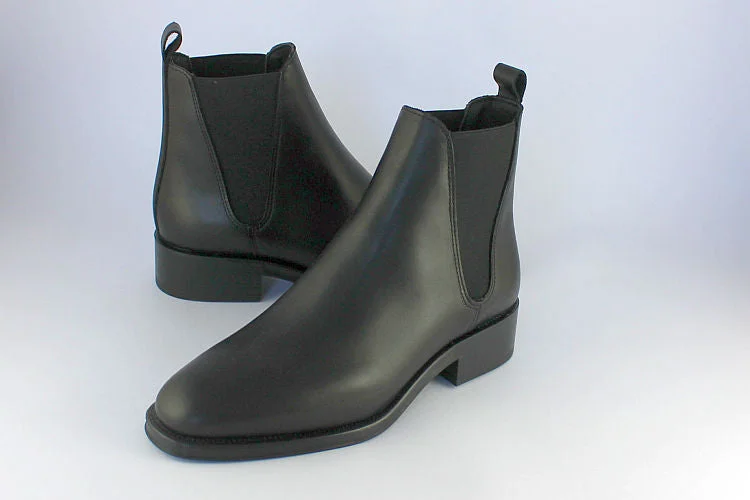 'Alpe Couture' Leather Black Ankle Boot