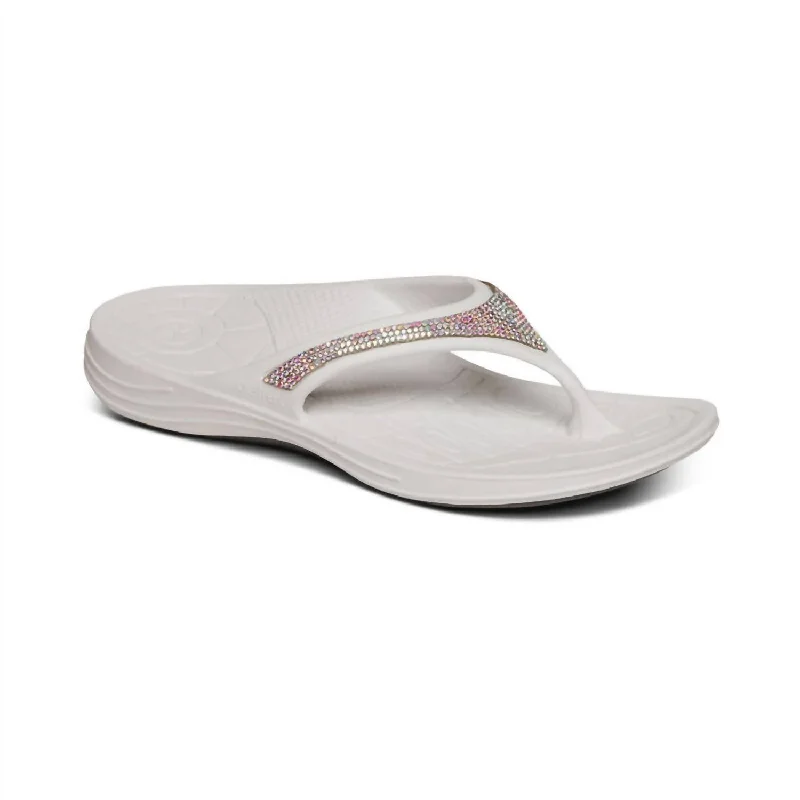 Price Buster Women's Fiji Orthotic Flip Flop In White Sparkle