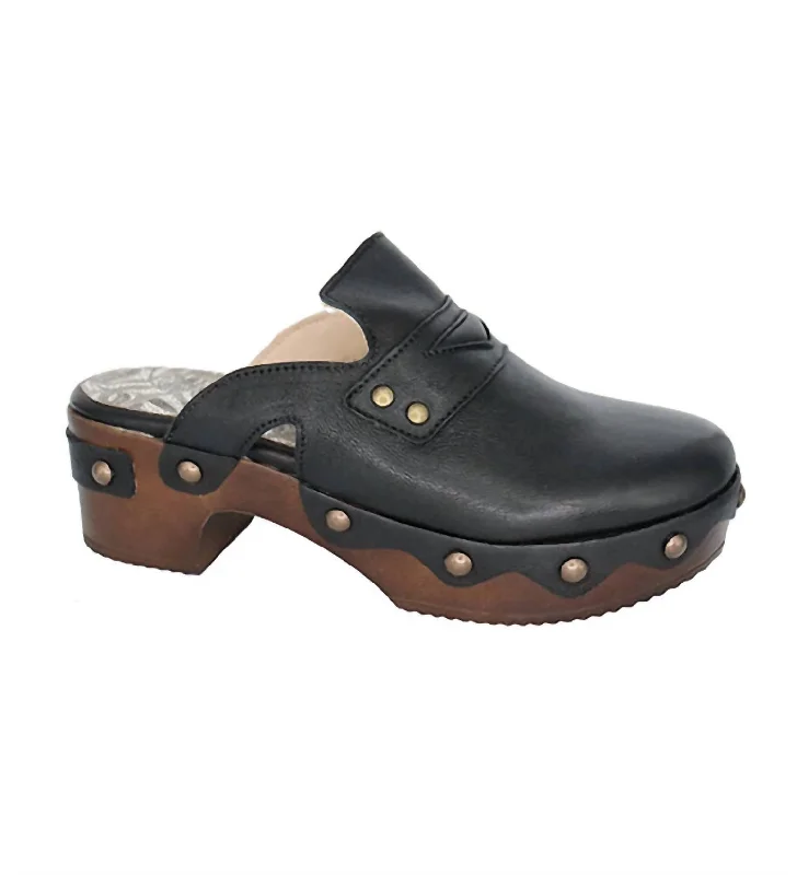 Women's Delphi Clogs In Black